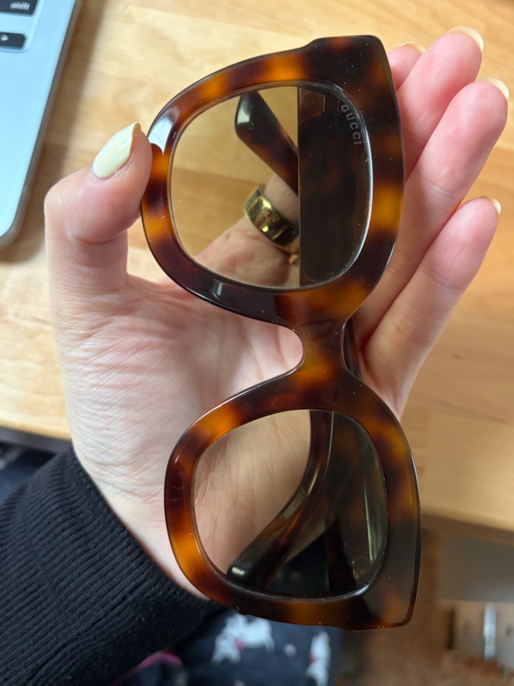 Gucci Oversized Sunglasses - Picture 2 of 3